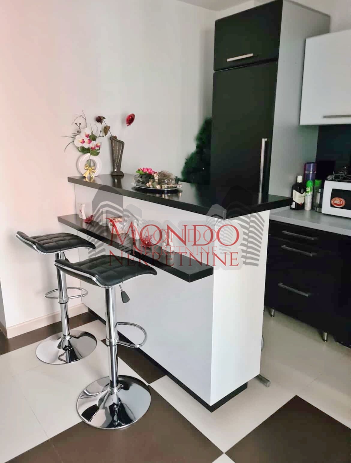 Trosoban stan u Duvaništu 7