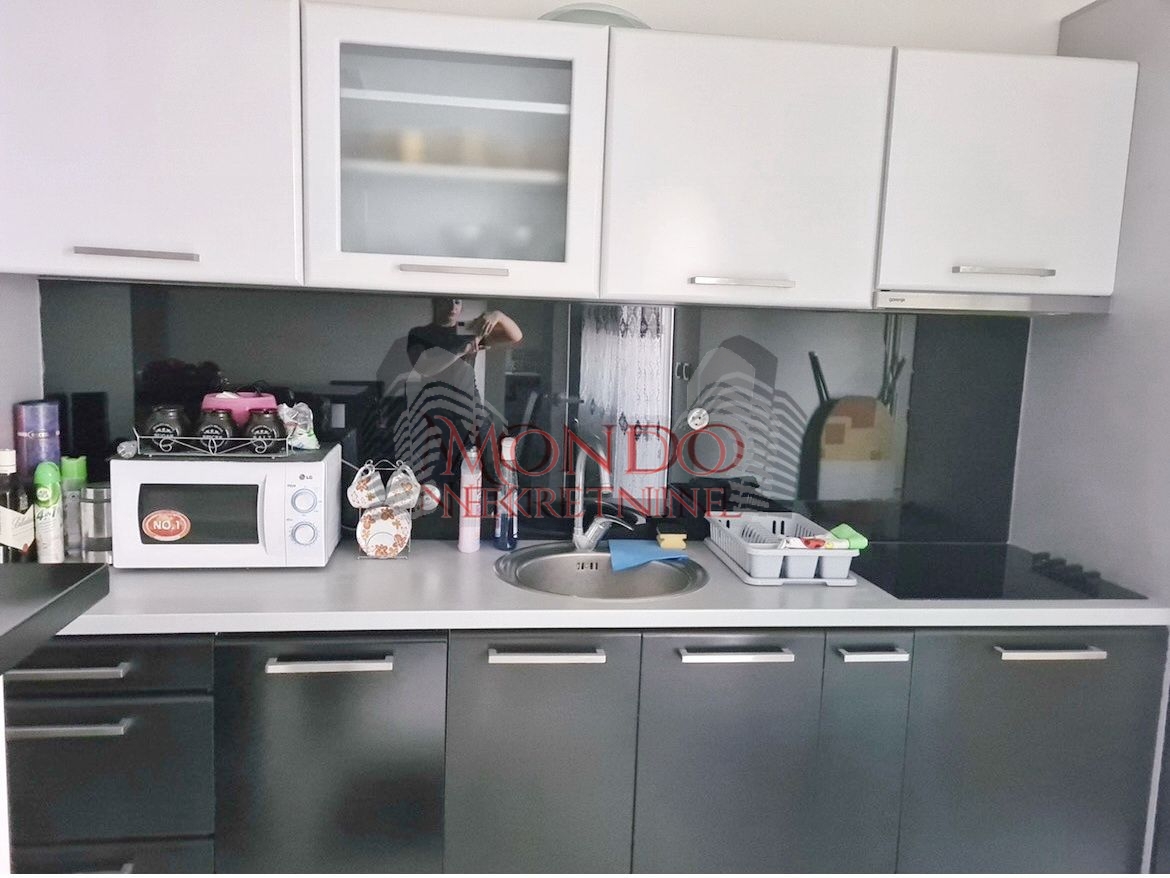 Trosoban stan u Duvaništu 5