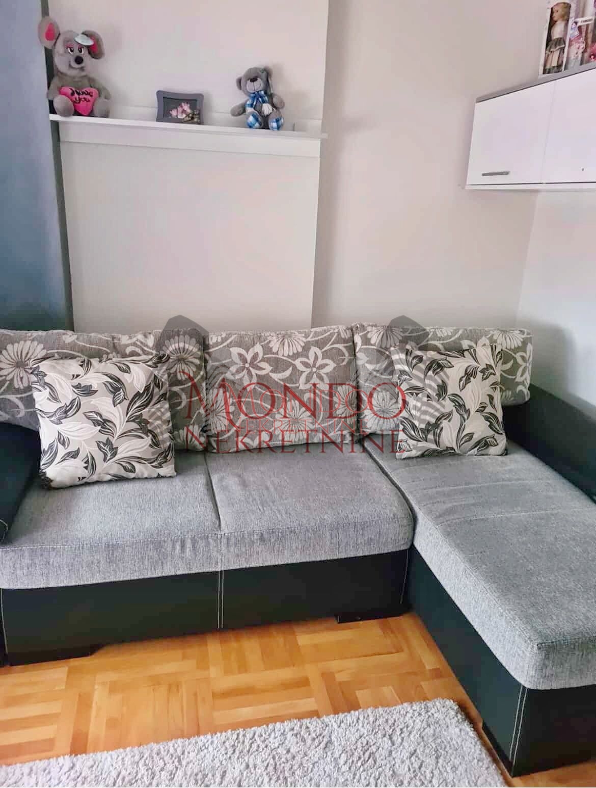 Trosoban stan u Duvaništu 3