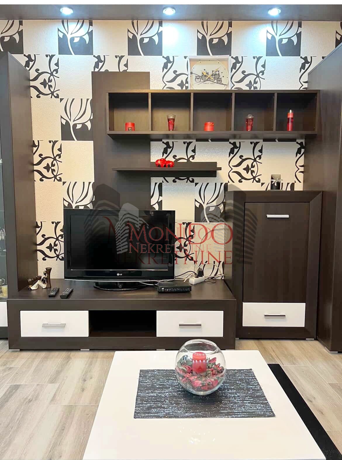 Trosoban stan u Duvaništu 2