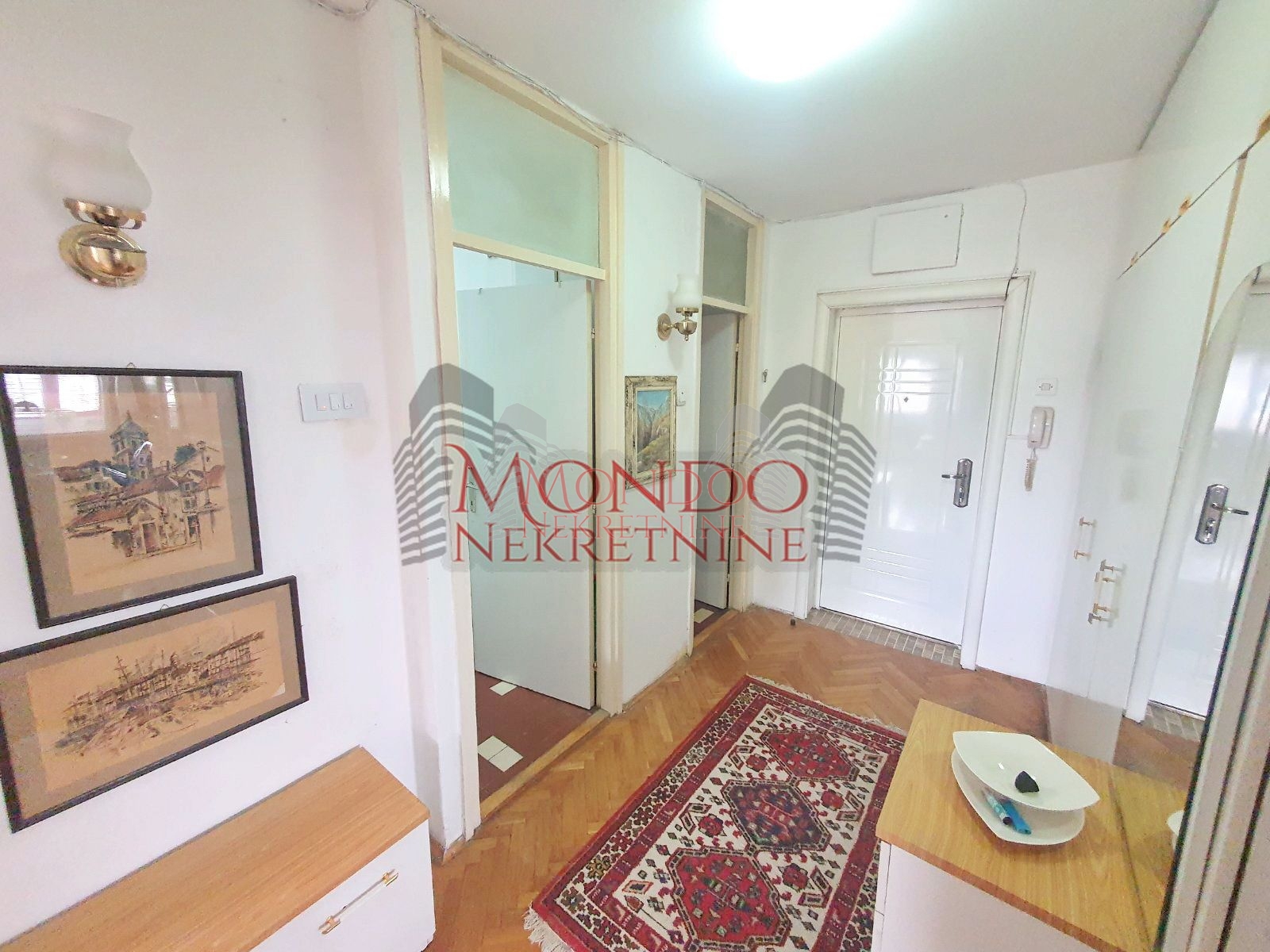 Trosoban stan kod Lutkarskog pozorišta 18