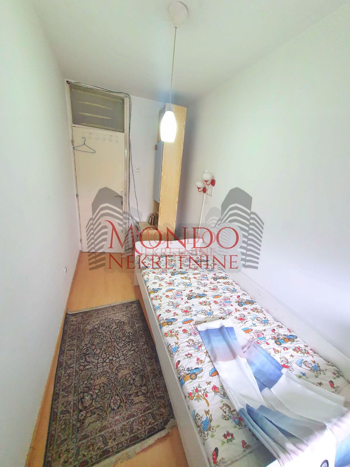 Trosoban stan kod Lutkarskog pozorišta 13