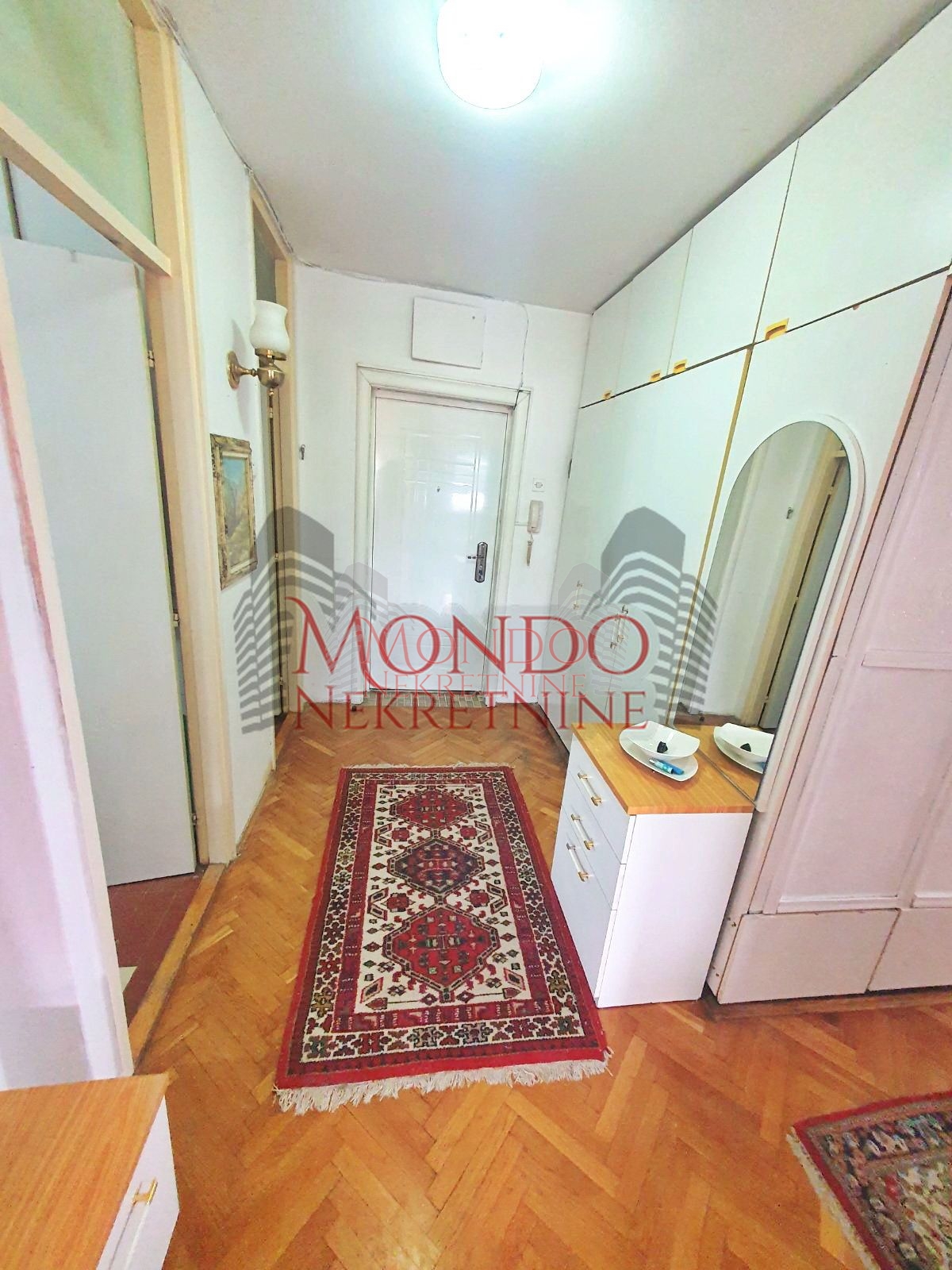 Trosoban stan kod Lutkarskog pozorišta 19