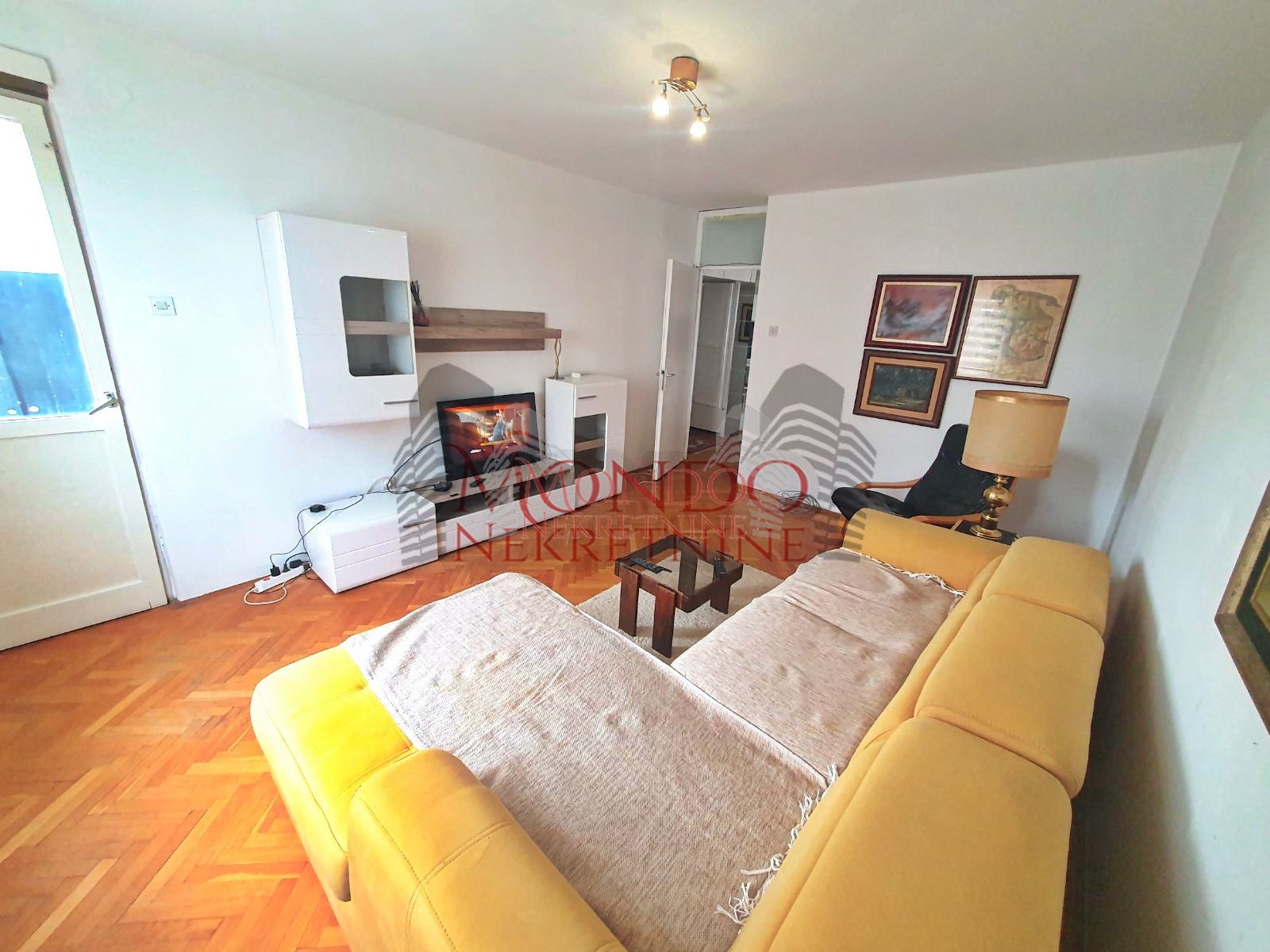 Trosoban stan kod Lutkarskog pozorišta 2