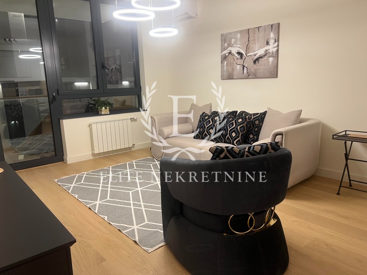 Izdavanje Beograd na vodi  lux trosoban stan 1