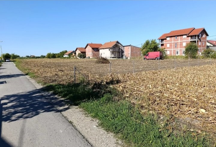 Prodajem plac u Borci 4