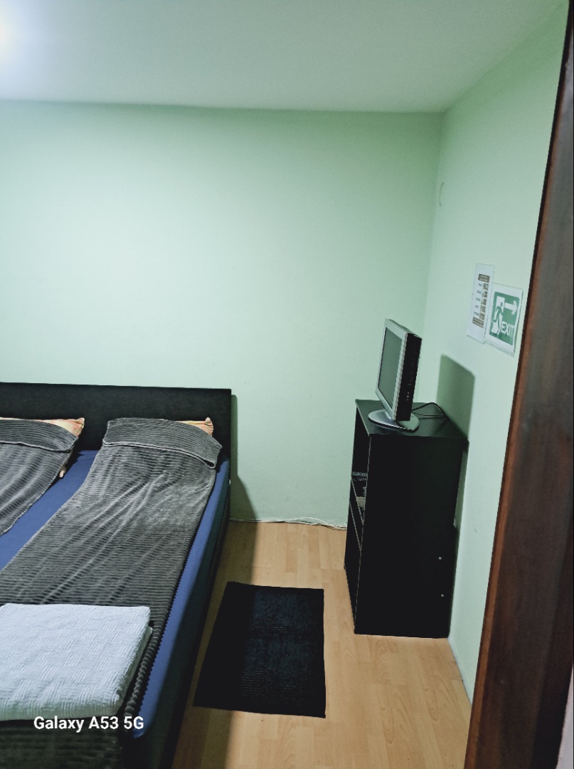 Izdaje se apartman vikendica Ivanka Srebrno jezero 4