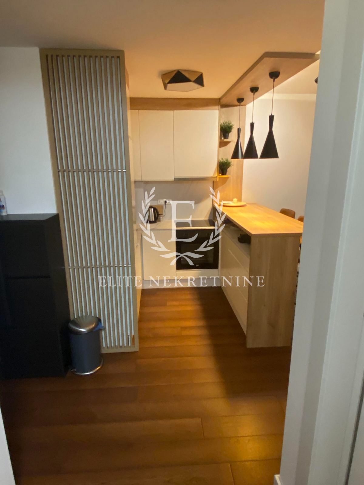 Izdavanje Dvoiposoban lux stan  novogradnja  garaza 5