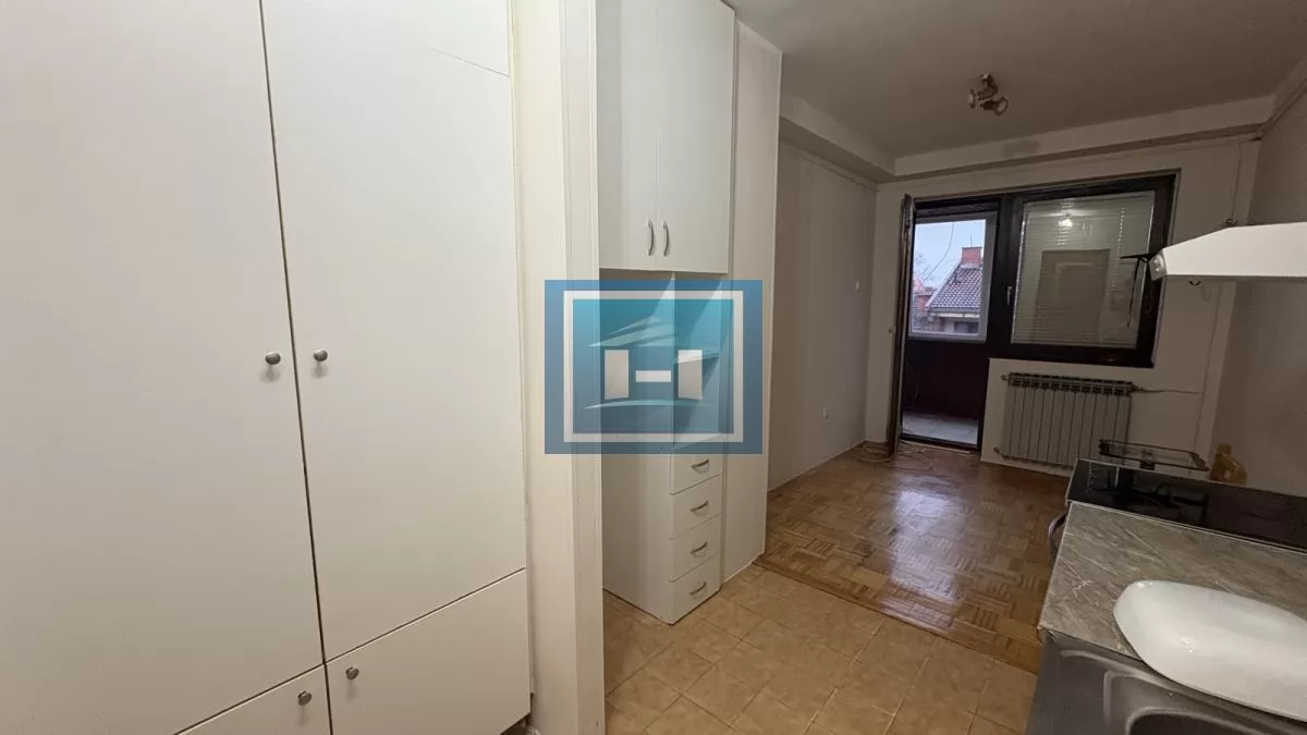 Izdaje se stan okružen zelenilom – idealan za miran i kvalitetan život 4