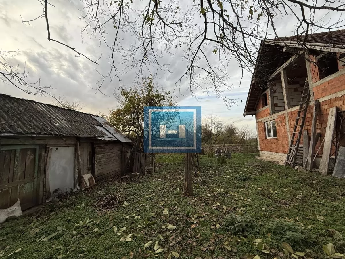 Kuća na placu od 15 ari , u centralnom delu Kočinog sela na 5 km od Jagodine 17