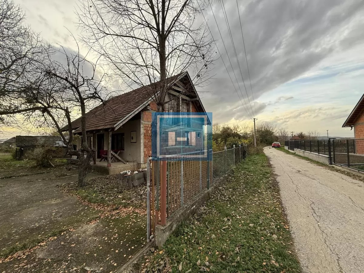 Kuća na placu od 15 ari , u centralnom delu Kočinog sela na 5 km od Jagodine 20