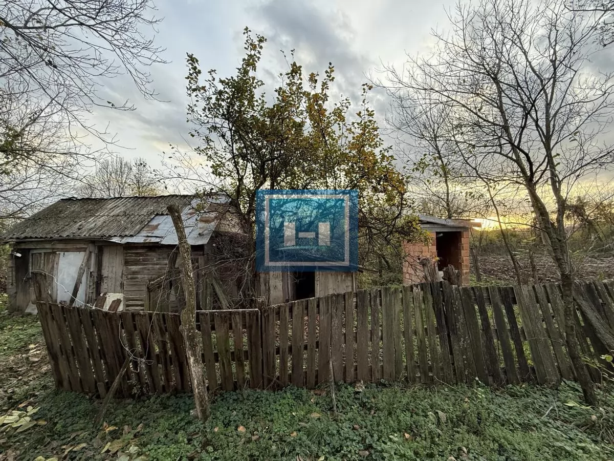 Kuća na placu od 15 ari , u centralnom delu Kočinog sela na 5 km od Jagodine 25