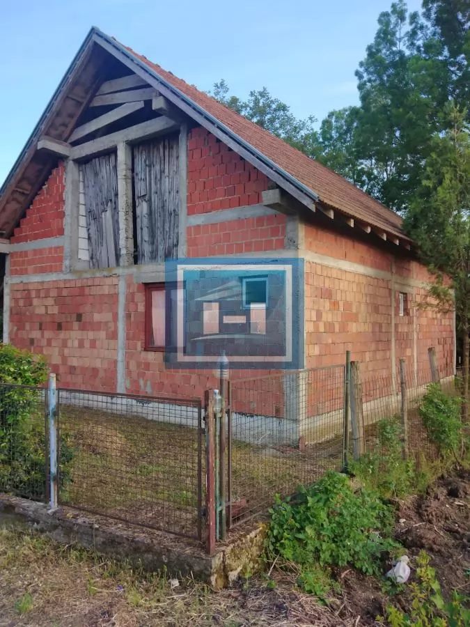Kuća na placu od 15 ari , u centralnom delu Kočinog sela na 5 km od Jagodine 3