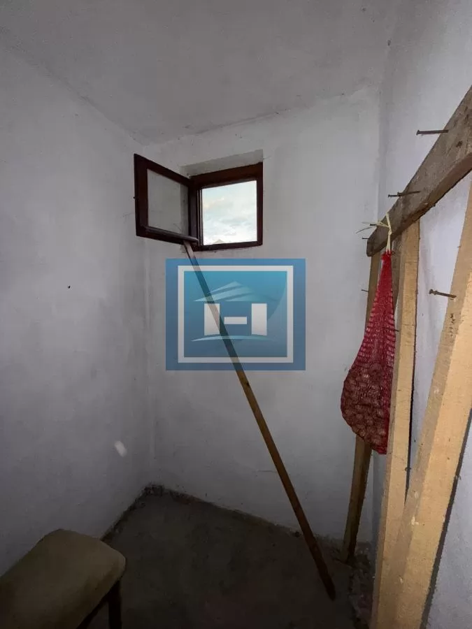 Kuća na placu od 15 ari , u centralnom delu Kočinog sela na 5 km od Jagodine 35