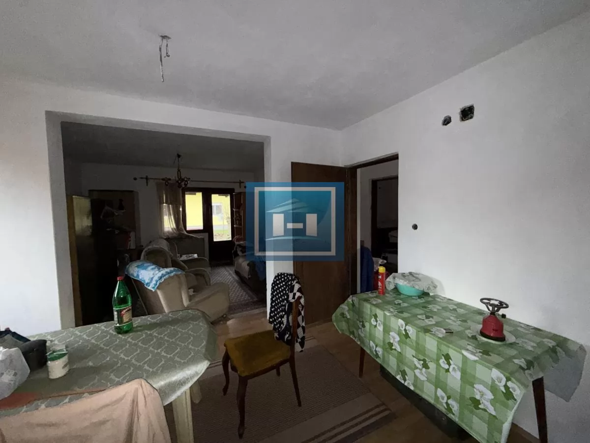 Kuća na placu od 15 ari , u centralnom delu Kočinog sela na 5 km od Jagodine 36