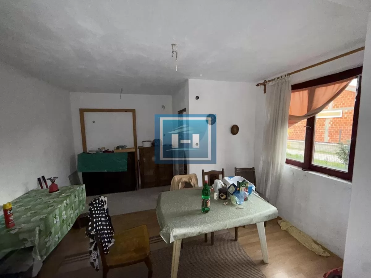 Kuća na placu od 15 ari , u centralnom delu Kočinog sela na 5 km od Jagodine 39