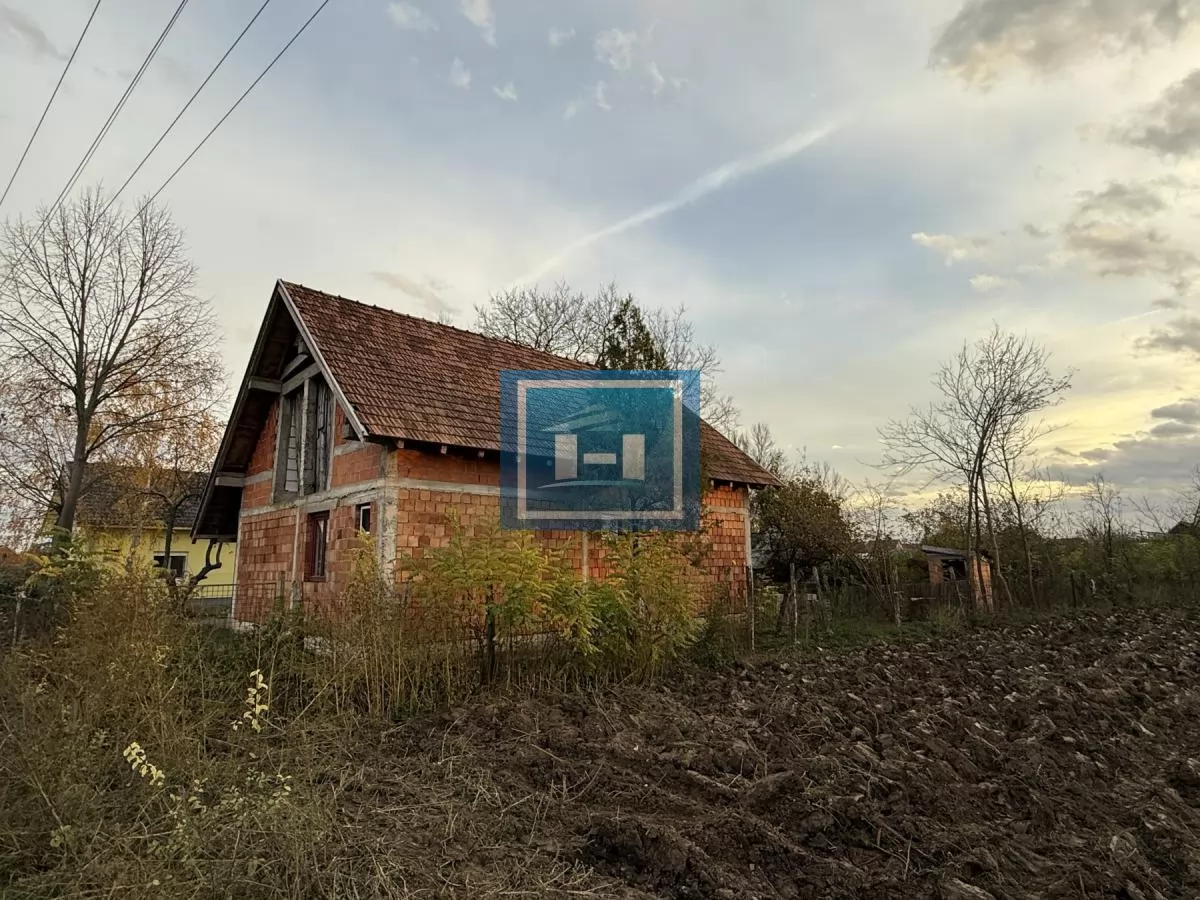 Kuća na placu od 15 ari , u centralnom delu Kočinog sela na 5 km od Jagodine 42