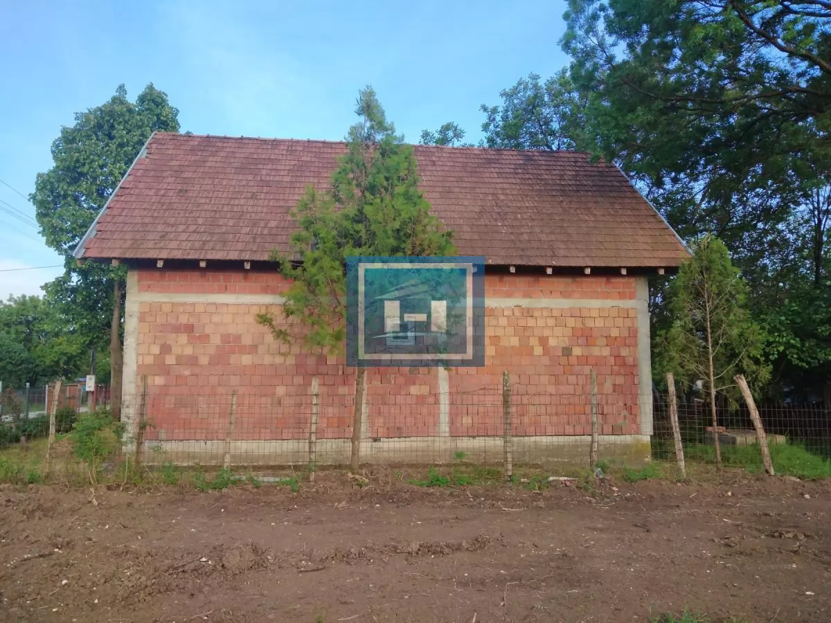 Kuća na placu od 15 ari , u centralnom delu Kočinog sela na 5 km od Jagodine 5