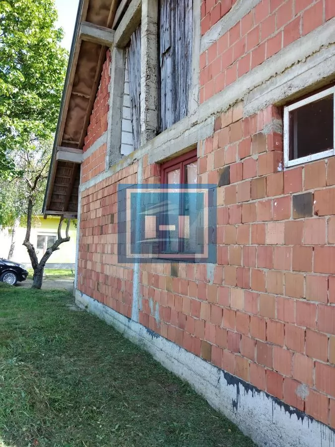 Kuća na placu od 15 ari , u centralnom delu Kočinog sela na 5 km od Jagodine 7