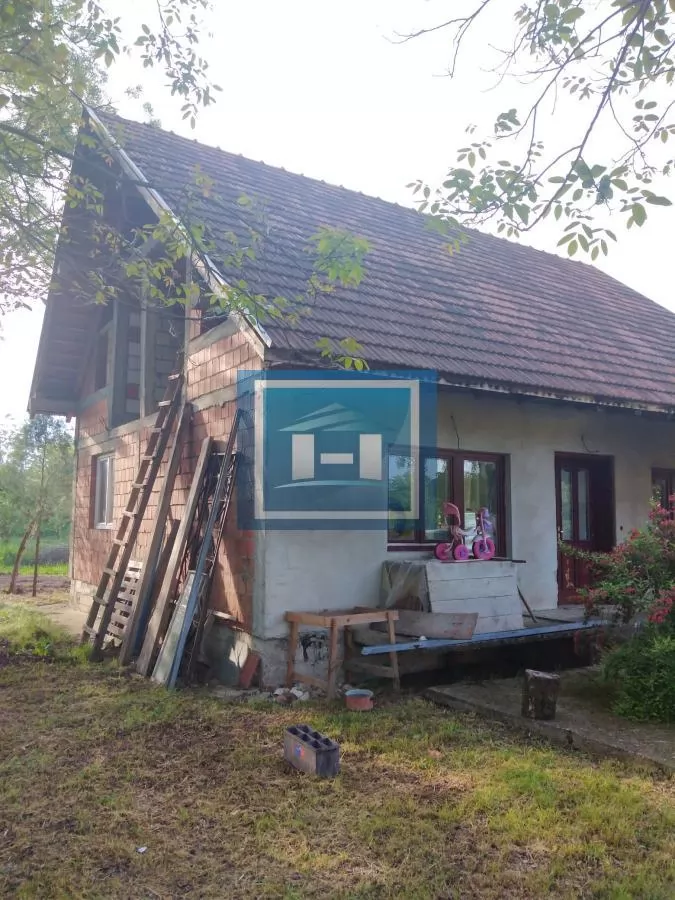 Kuća na placu od 15 ari , u centralnom delu Kočinog sela na 5 km od Jagodine 9