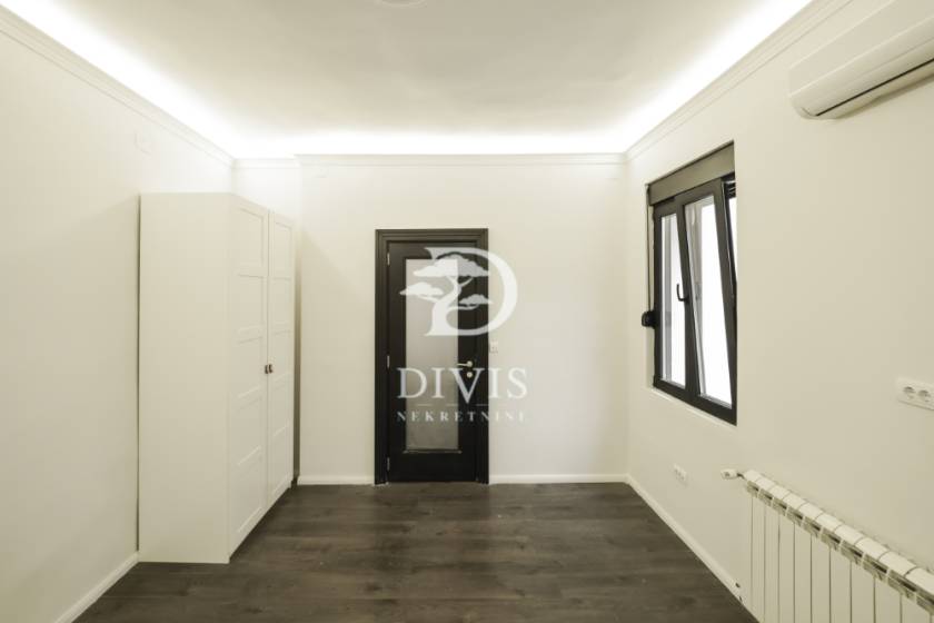 Prodajemo odličan 2 5 stan  Dorćol  Gospodar Jovanova 4