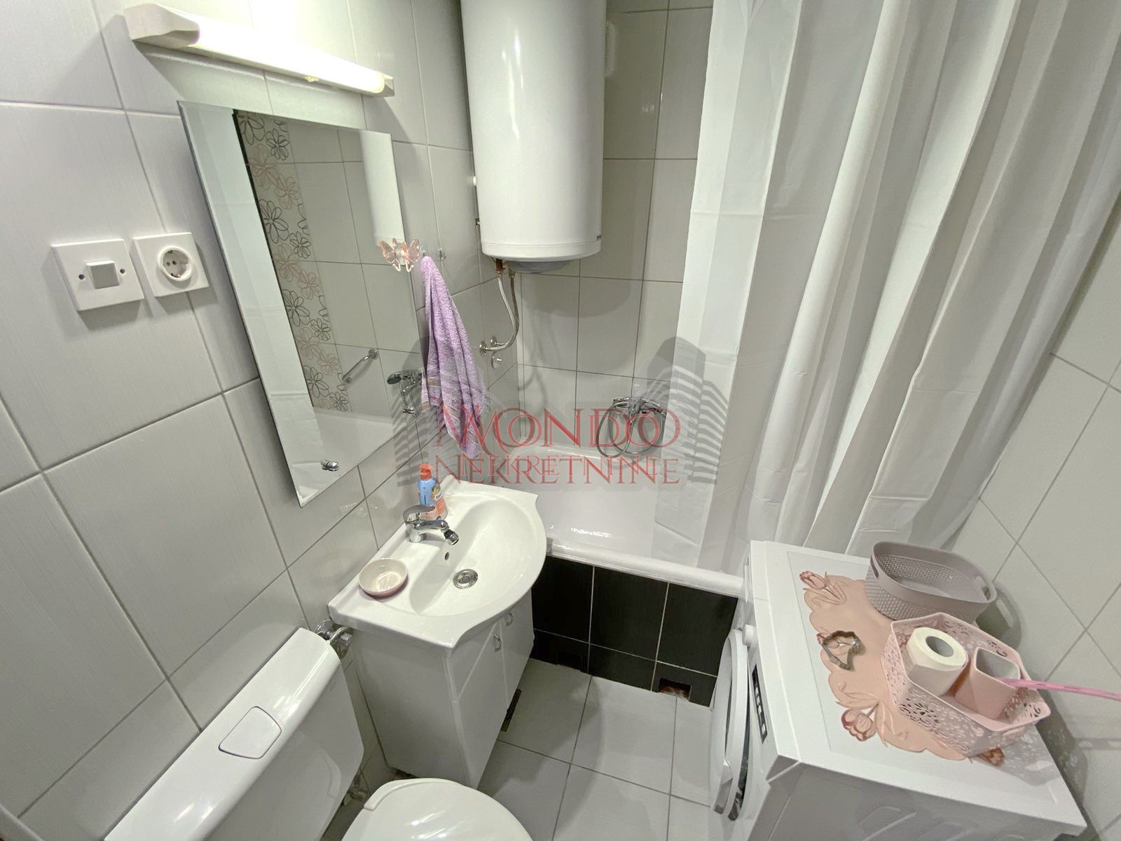 Dvosoban renoviran stan u blizini parka Cair, preko puta Klinickog 7