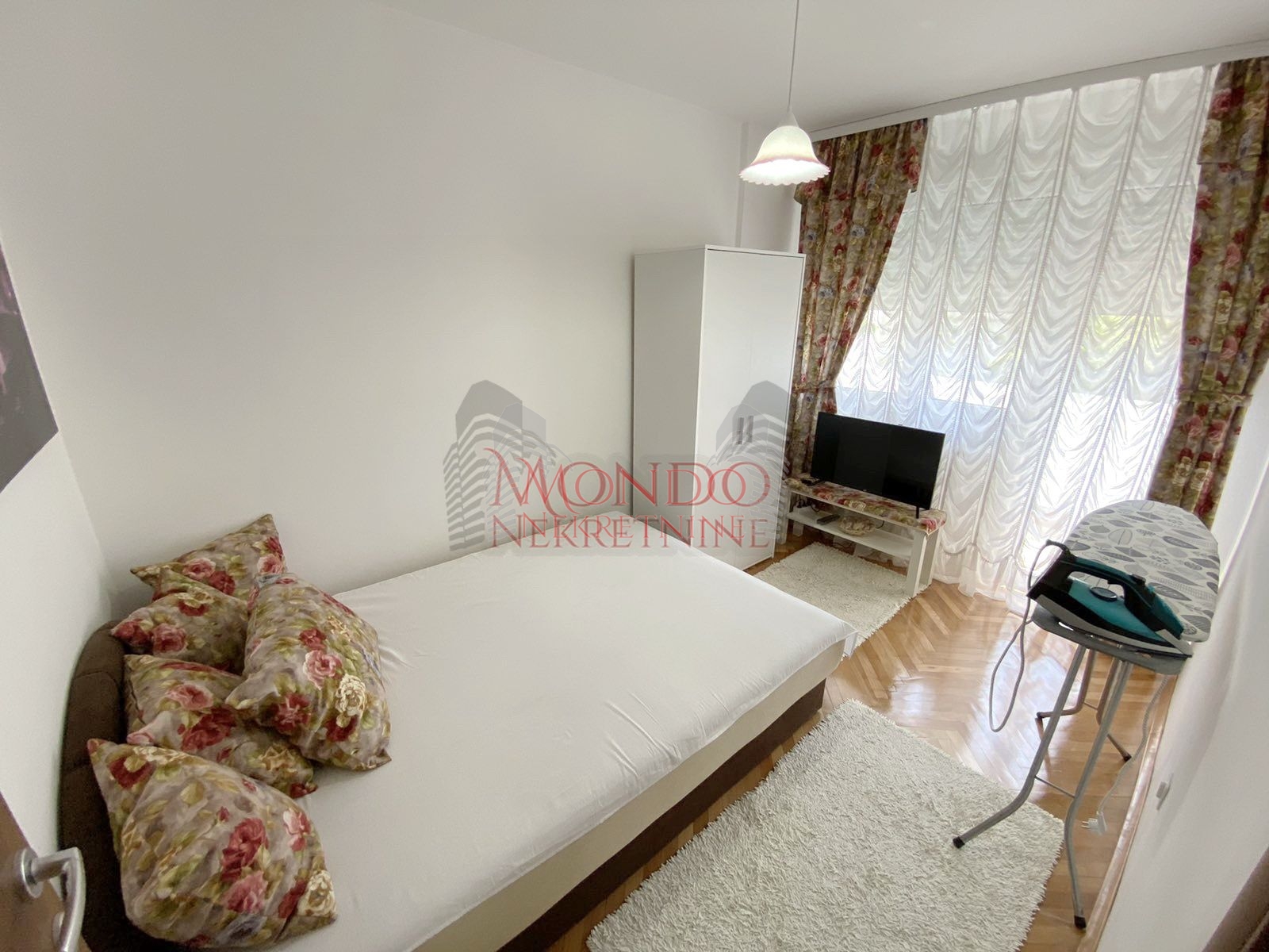 Dvosoban renoviran stan u blizini parka Cair, preko puta Klinickog 3