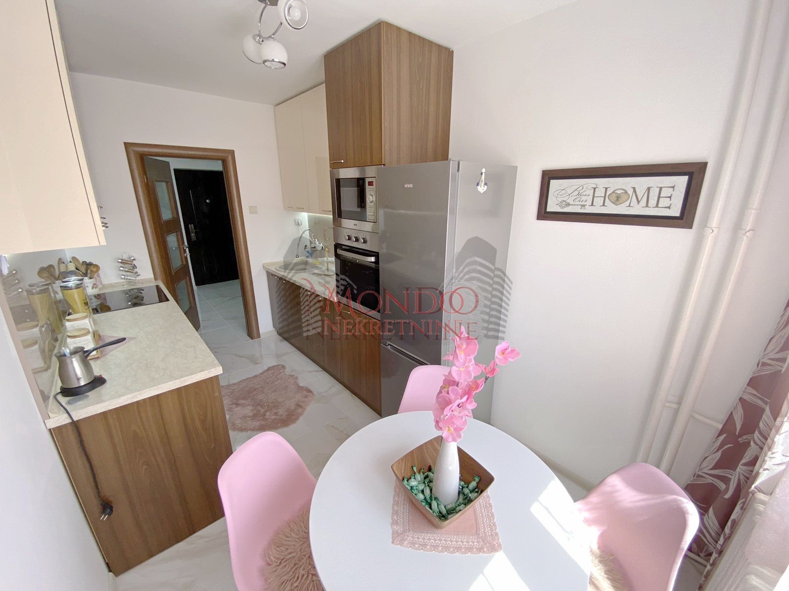 Dvosoban renoviran stan u blizini parka Cair, preko puta Klinickog 6