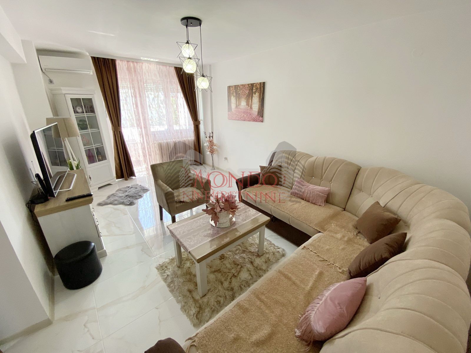 Dvosoban renoviran stan u blizini parka Cair, preko puta Klinickog 2