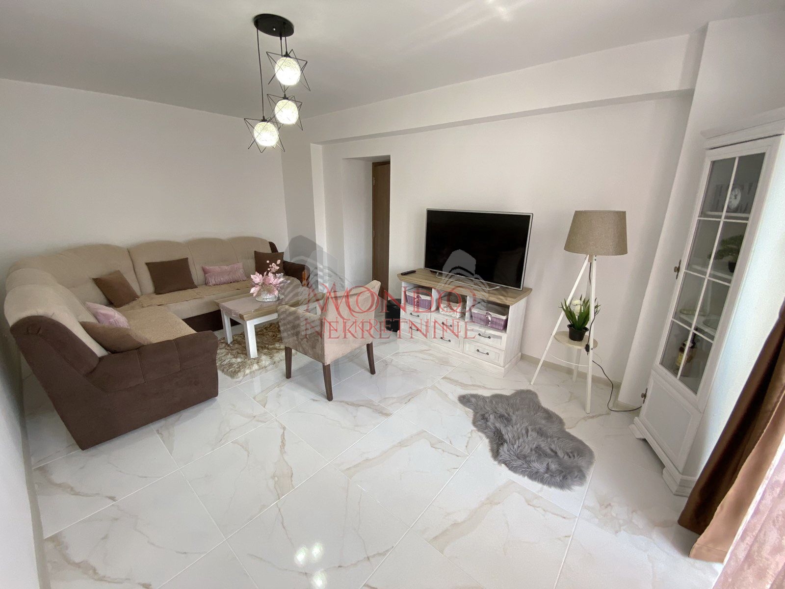 Dvosoban renoviran stan u blizini parka Cair, preko puta Klinickog 1