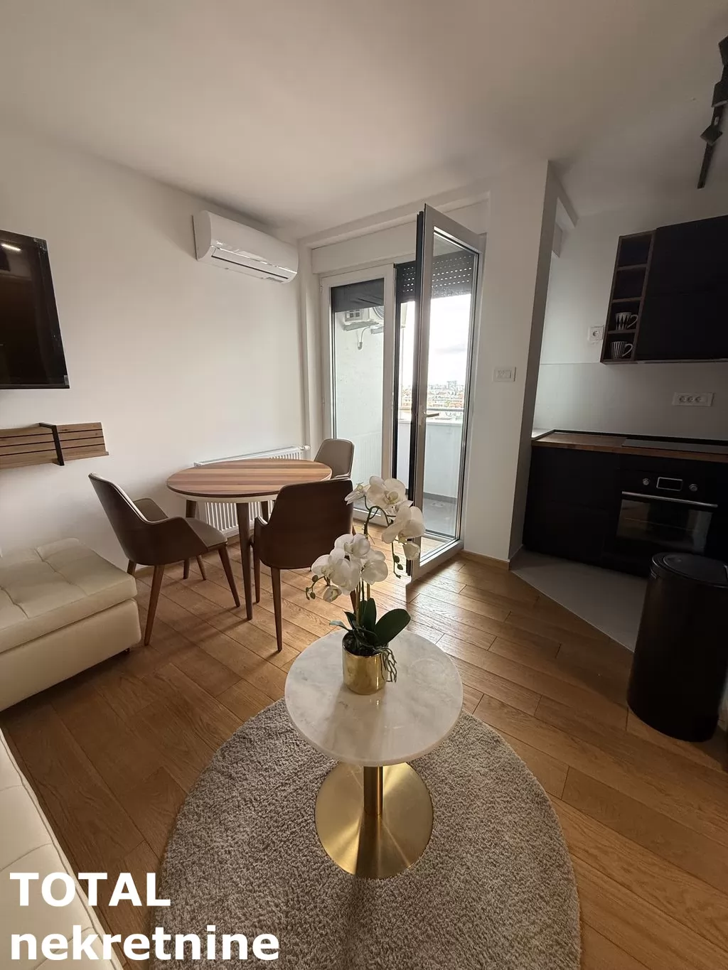 Stanovi,NOVI SAD,CENTAR,kv: 27.00, € 500, ID: 9189863 8