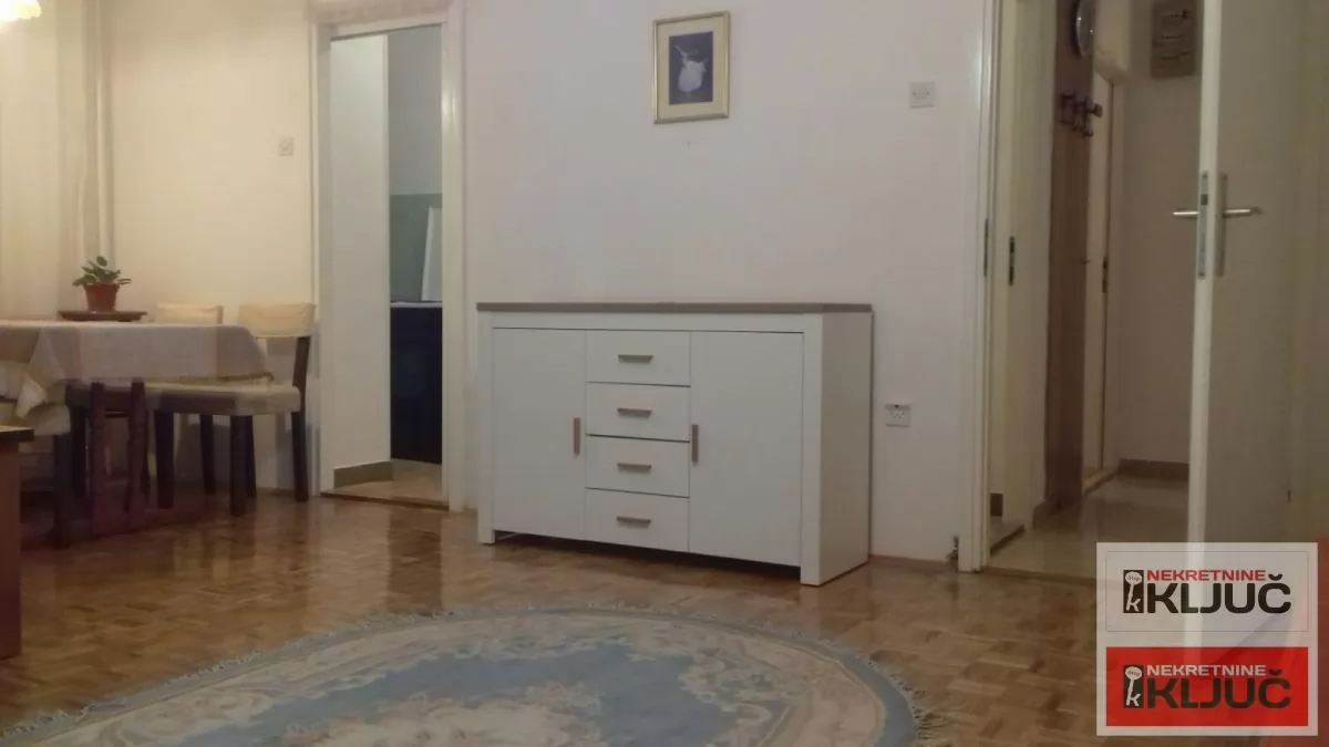 Izdaje se dvosoban stan na Sajmu 10