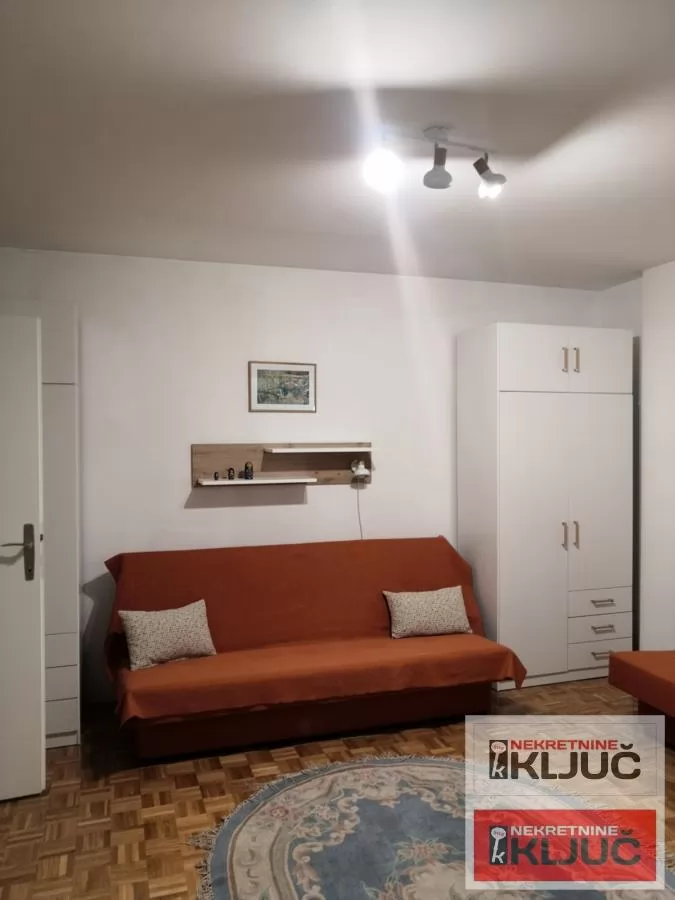 Izdaje se dvosoban stan na Sajmu 2