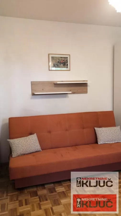 Izdaje se dvosoban stan na Sajmu 3