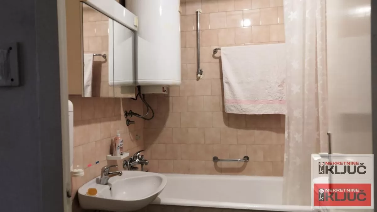 Izdaje se dvosoban stan na Sajmu 8