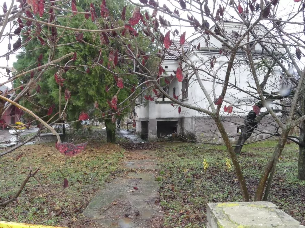 Kuća za rušenje sa velikim placem na odličnoj lokaciji u Majuru 2