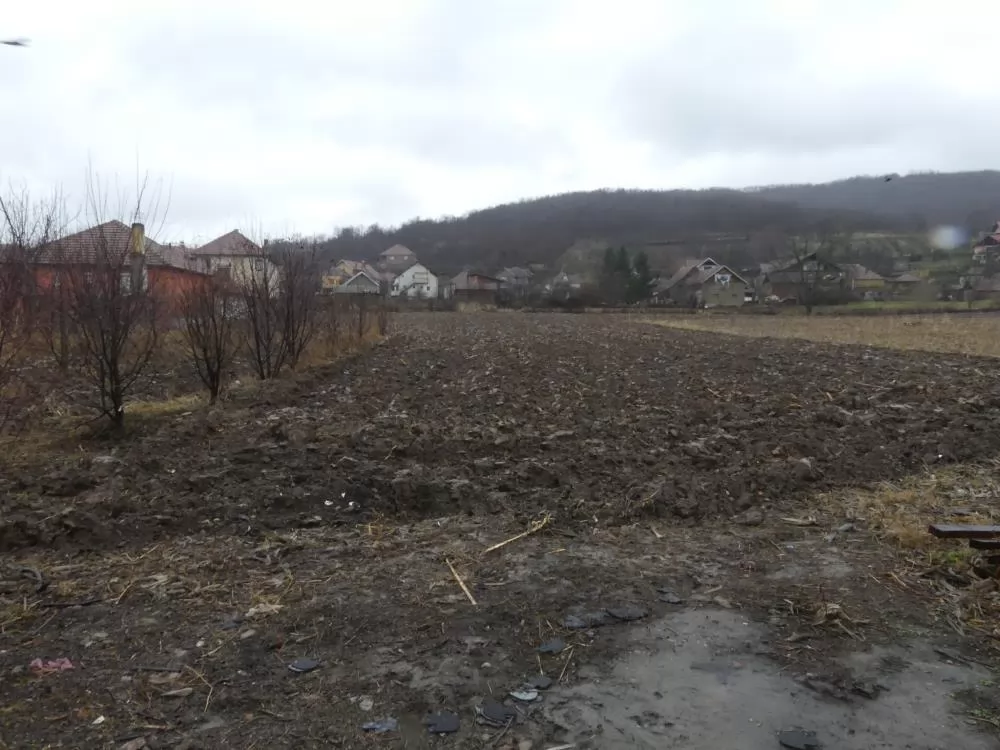 Kuća za rušenje sa velikim placem na odličnoj lokaciji u Majuru 3