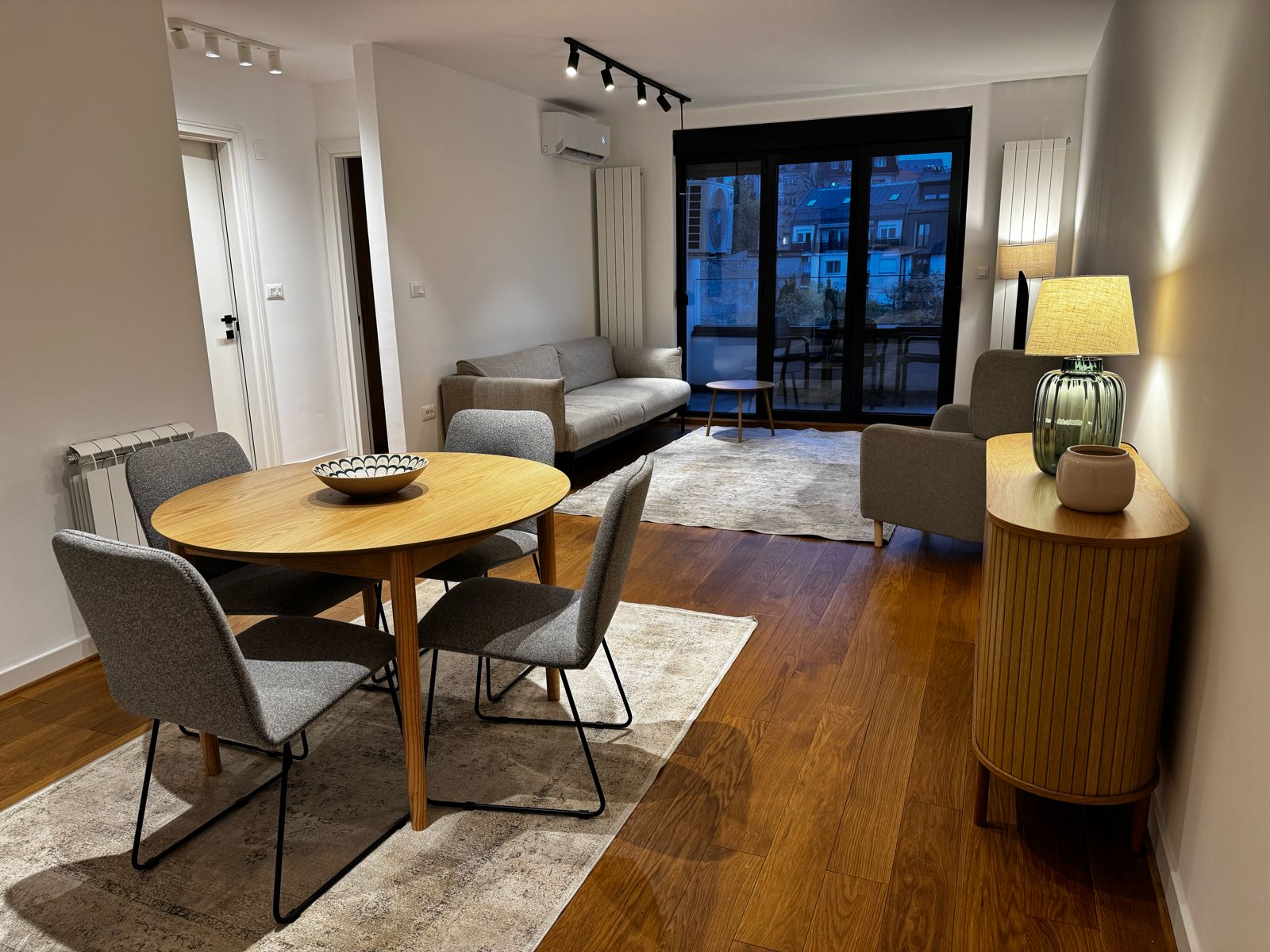 Iznajmljujem Stan Apartman  Hram  Beograd Grad 3