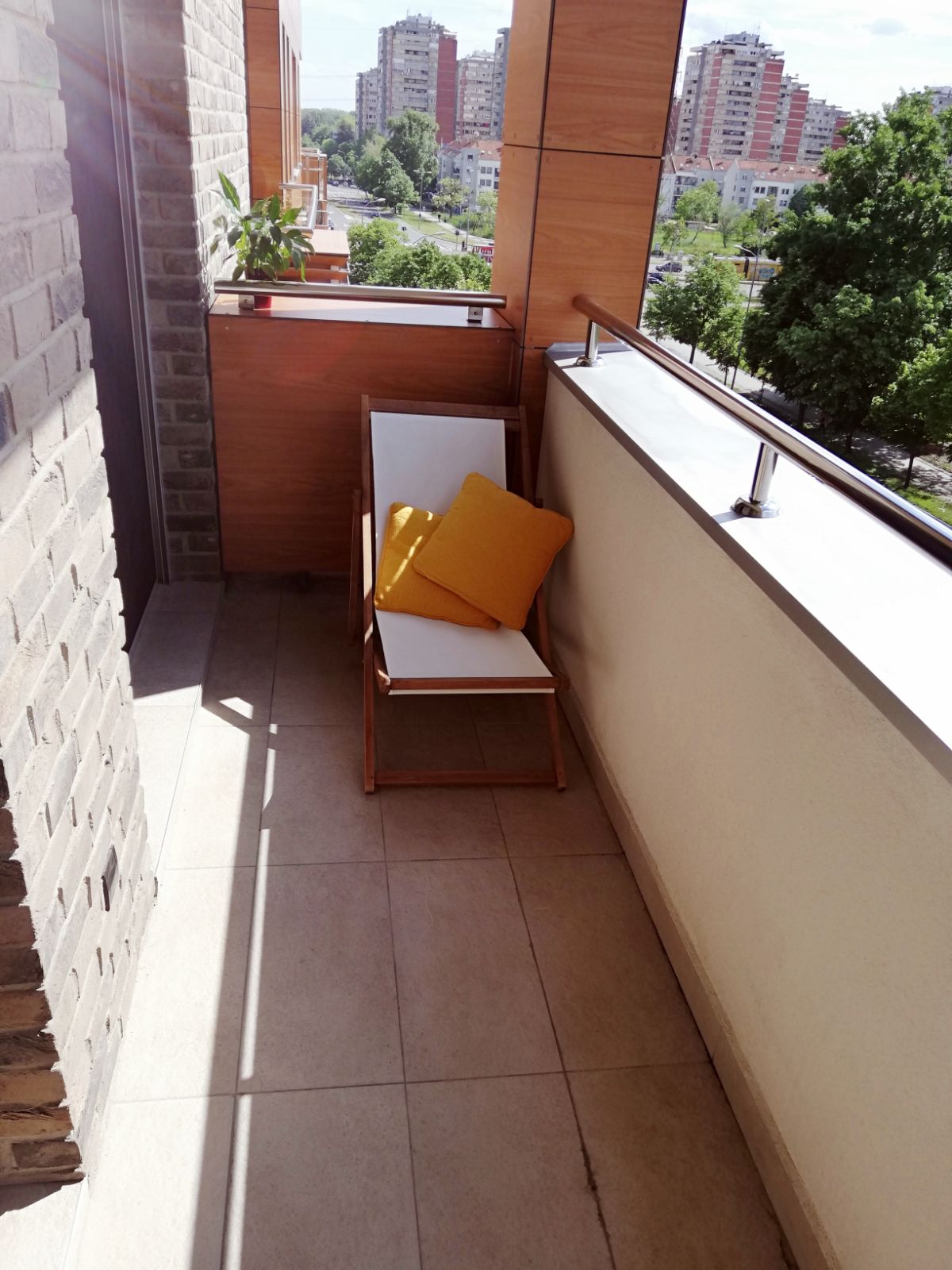 Izdavanje stanova A blok Dvosoban lux stan 10