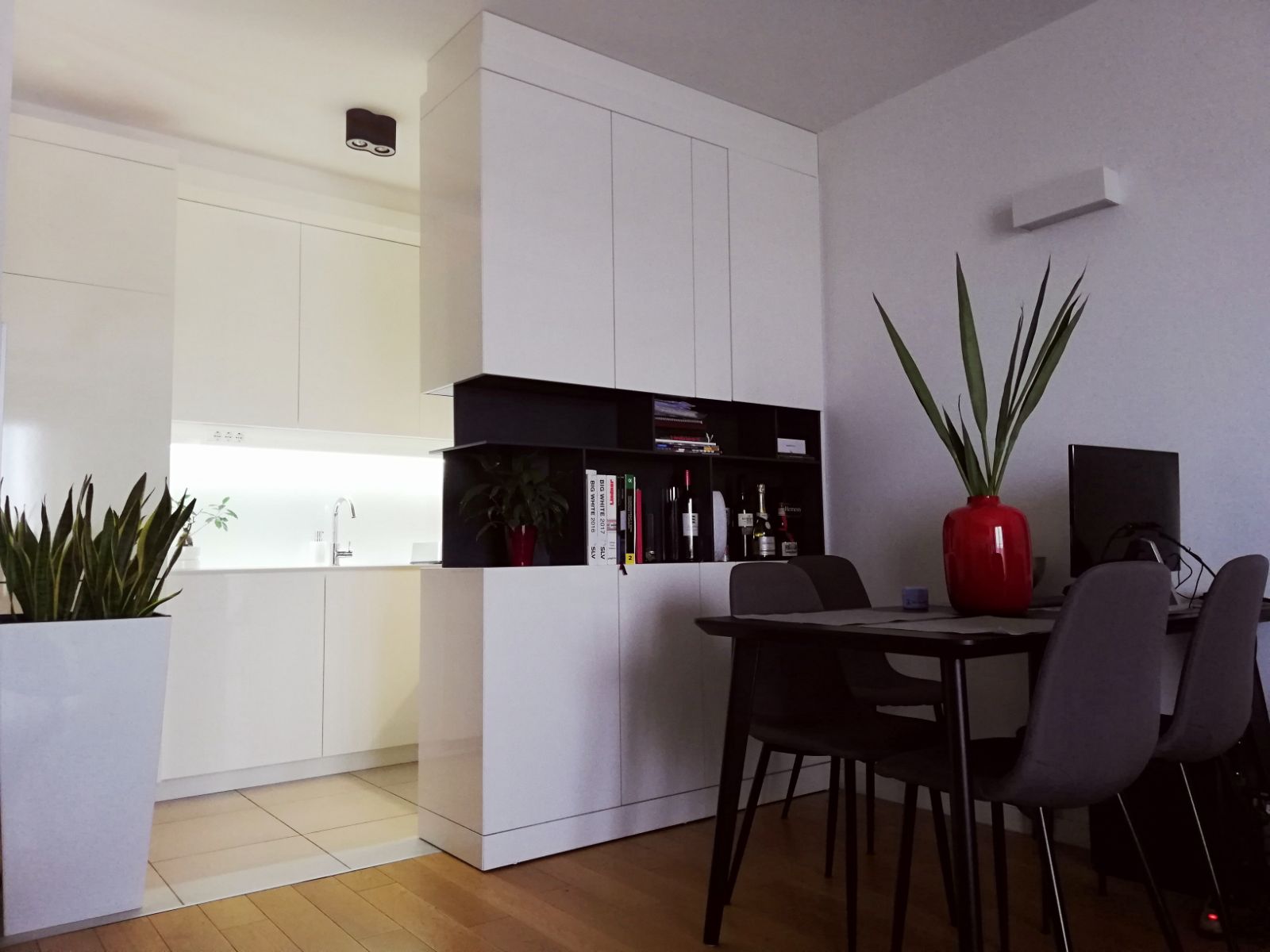 Izdavanje stanova A blok Dvosoban lux stan 5