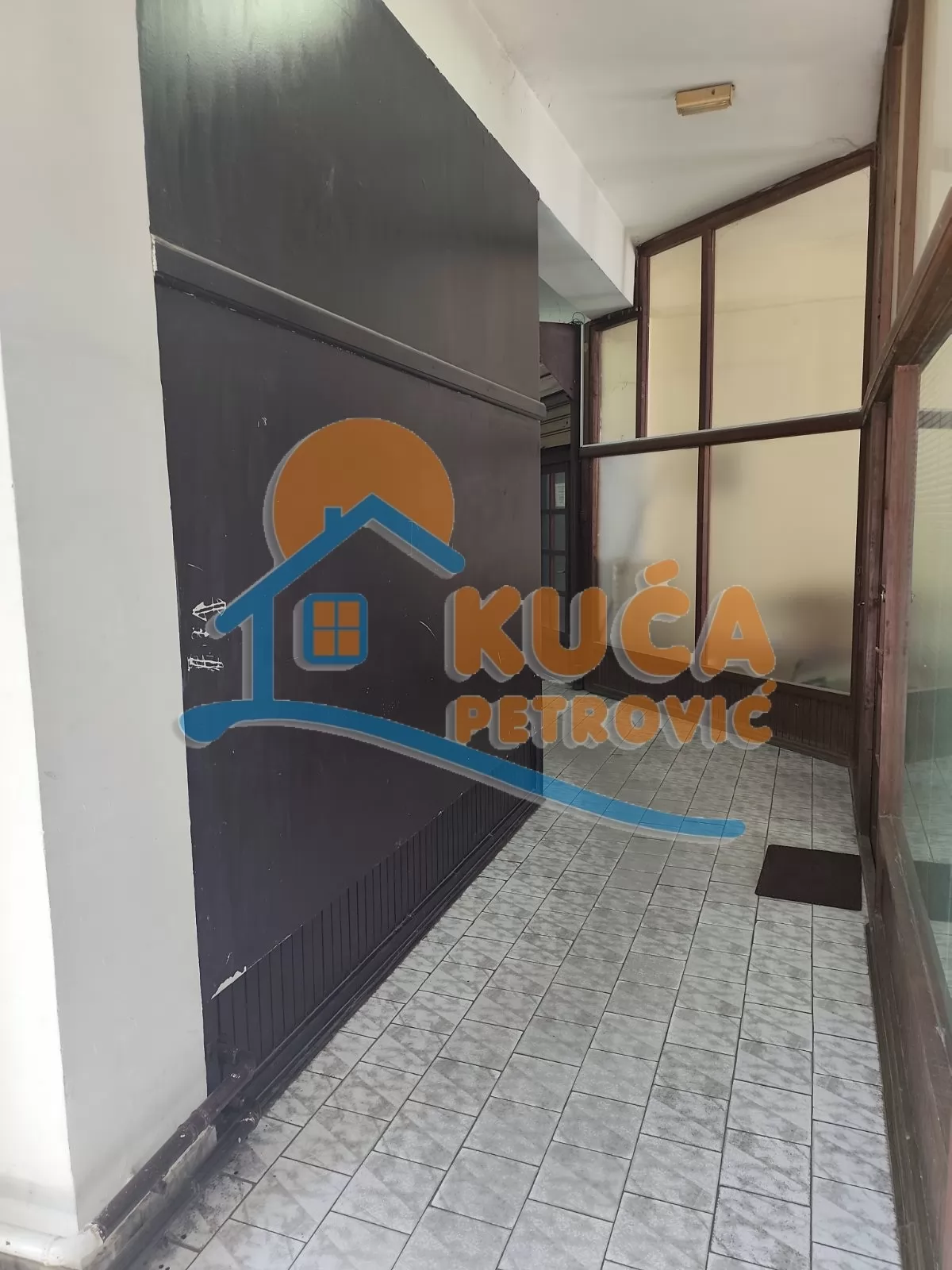 Lokal, 16 m2, Trg revolucije ID: i-015320 3