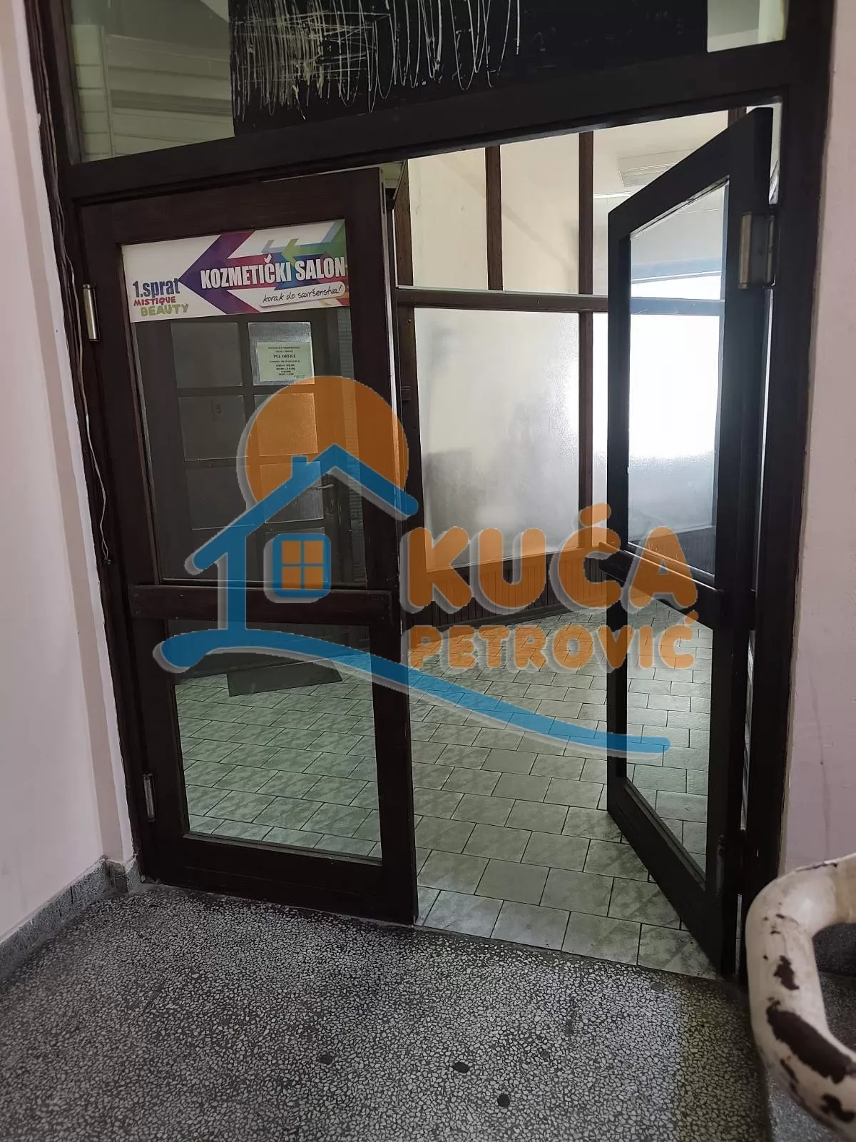 Lokal, 16 m2, Trg revolucije ID: i-015320 4