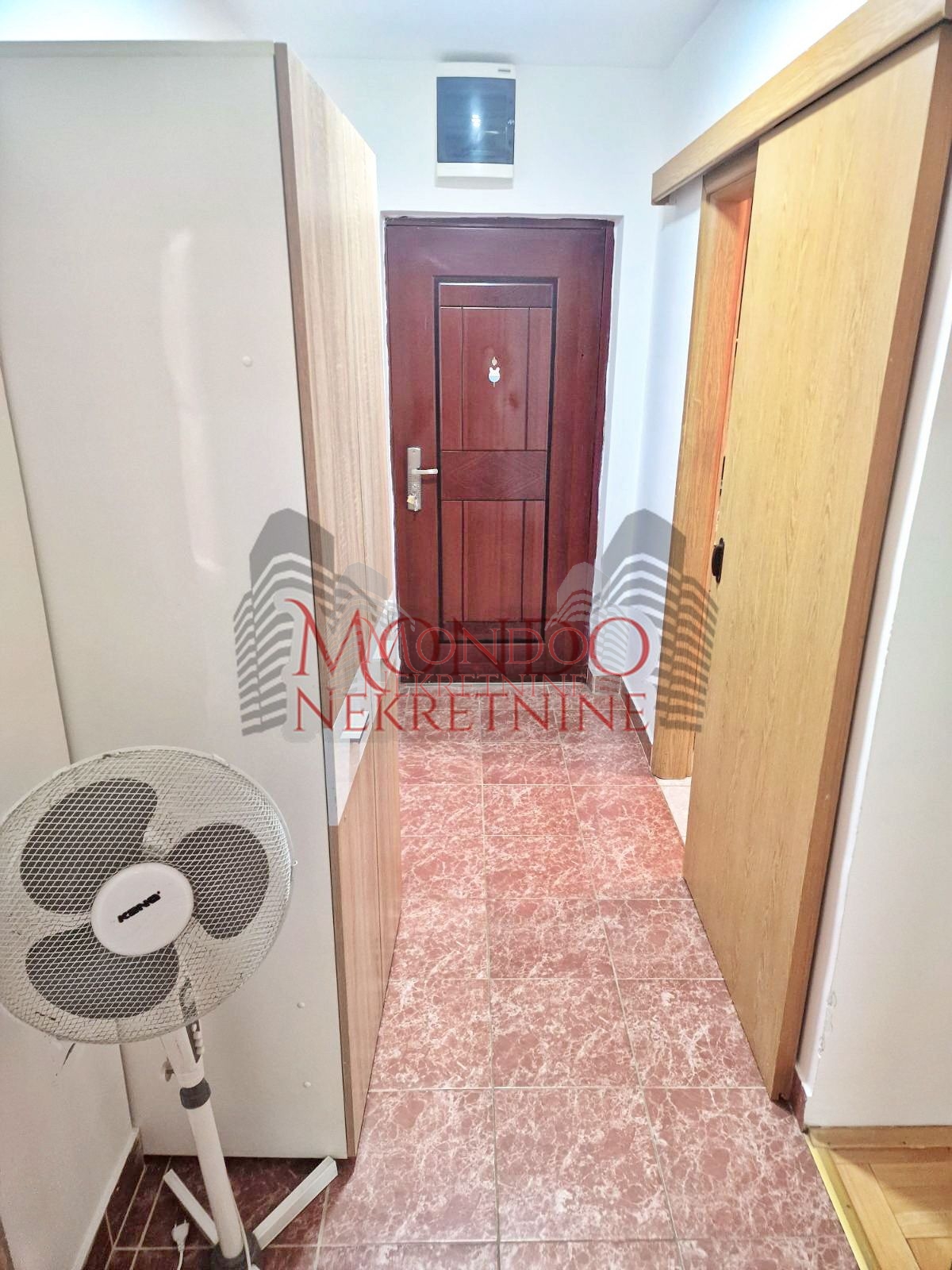 Jednoiposoban stan kod Filozofskog fakulteta 8