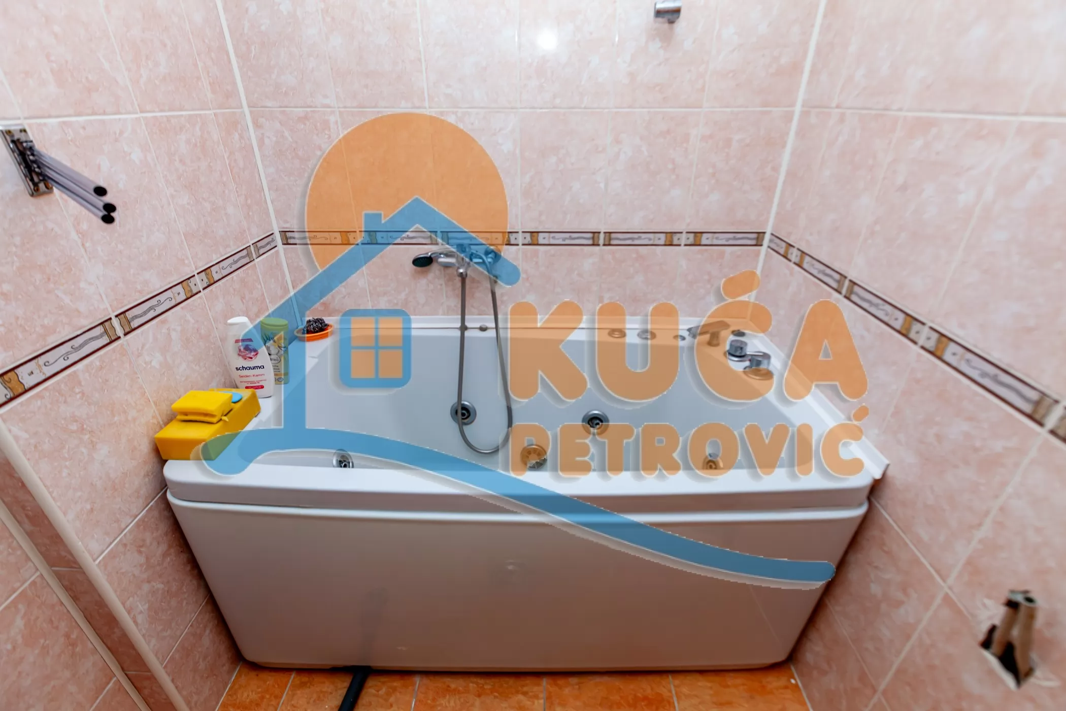 Trosoban stan, 66 m2, Medijana, Kozaračka ID: p-015317 16