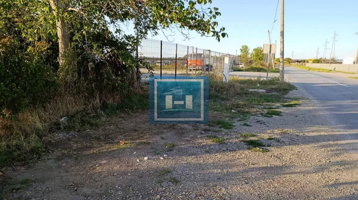 Velika parcela na Ribarskom putu 11