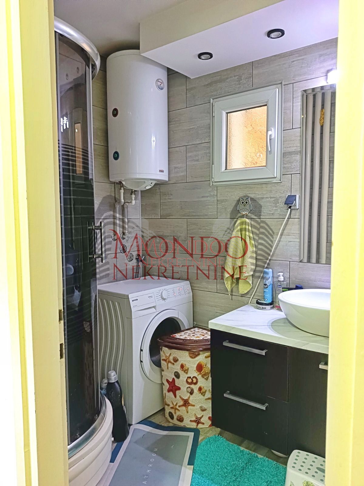 Trosoban stan kod Doma zdravlja 10