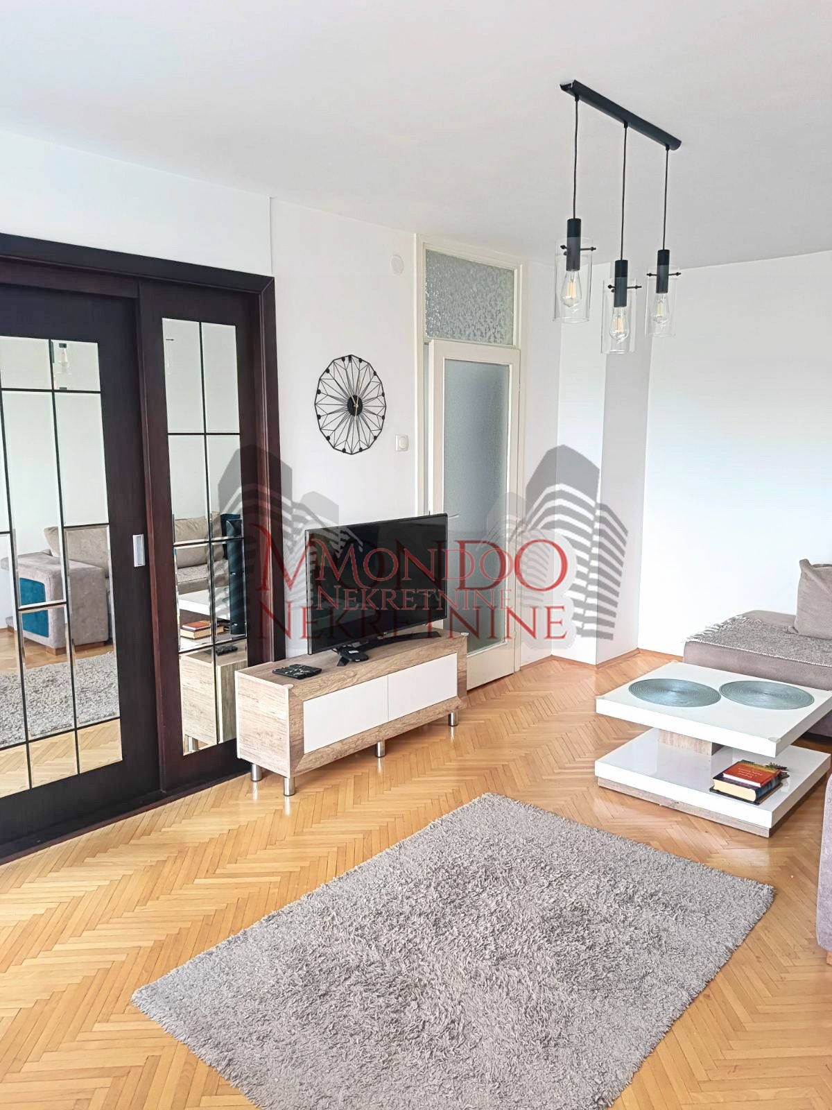 Trosoban stan kod Doma zdravlja 3