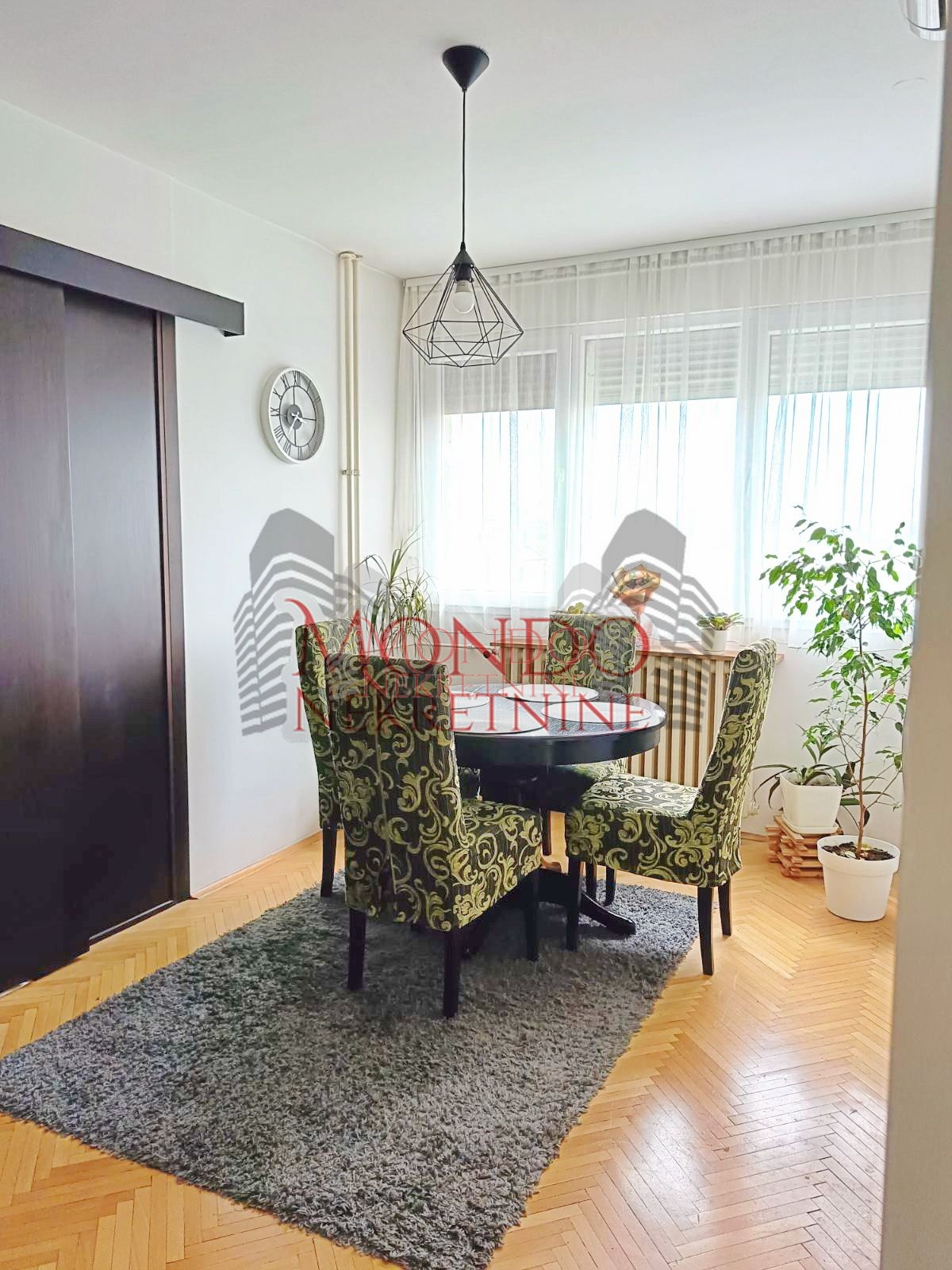 Trosoban stan kod Doma zdravlja 4