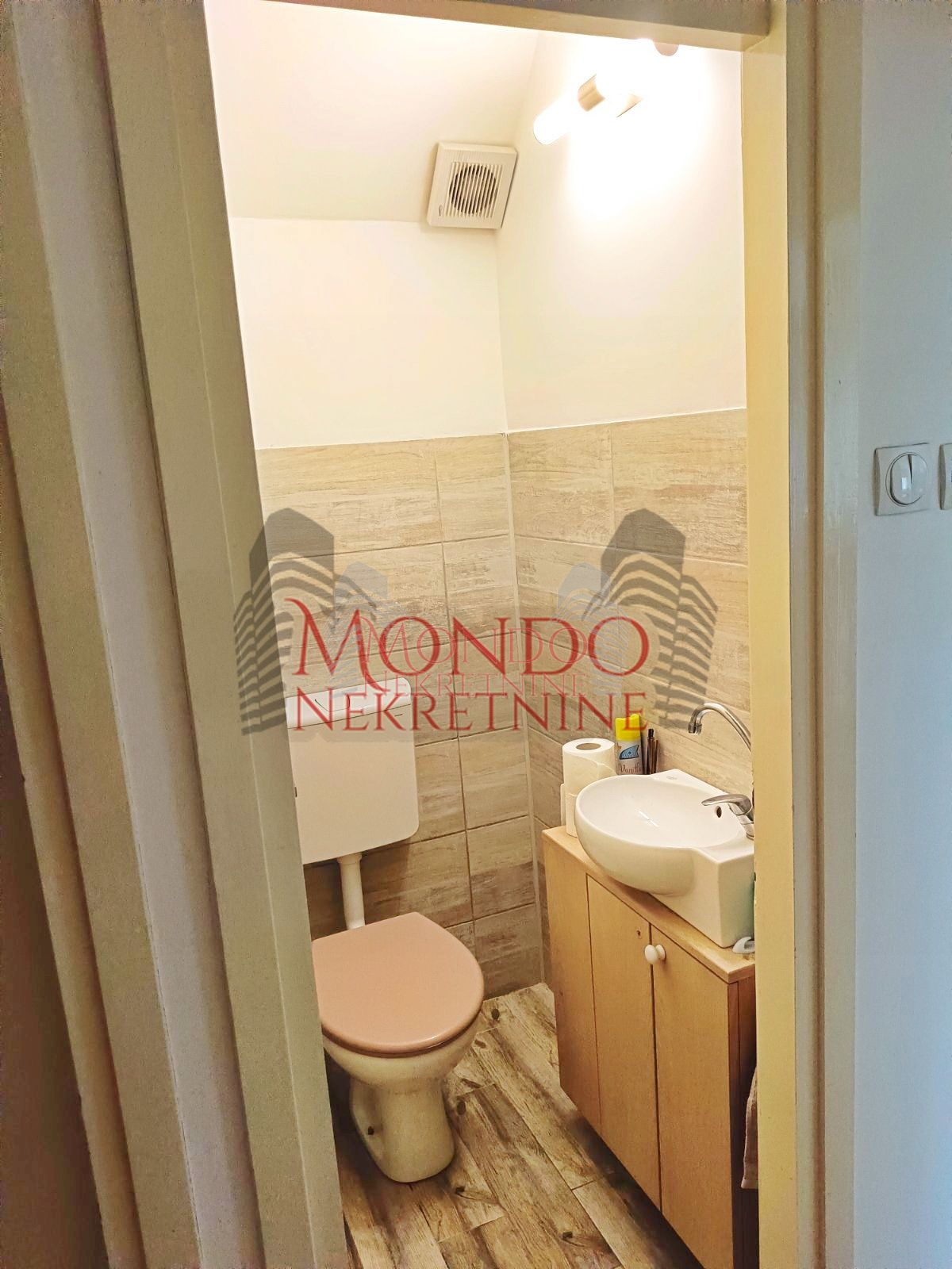 Trosoban stan kod Doma zdravlja 11