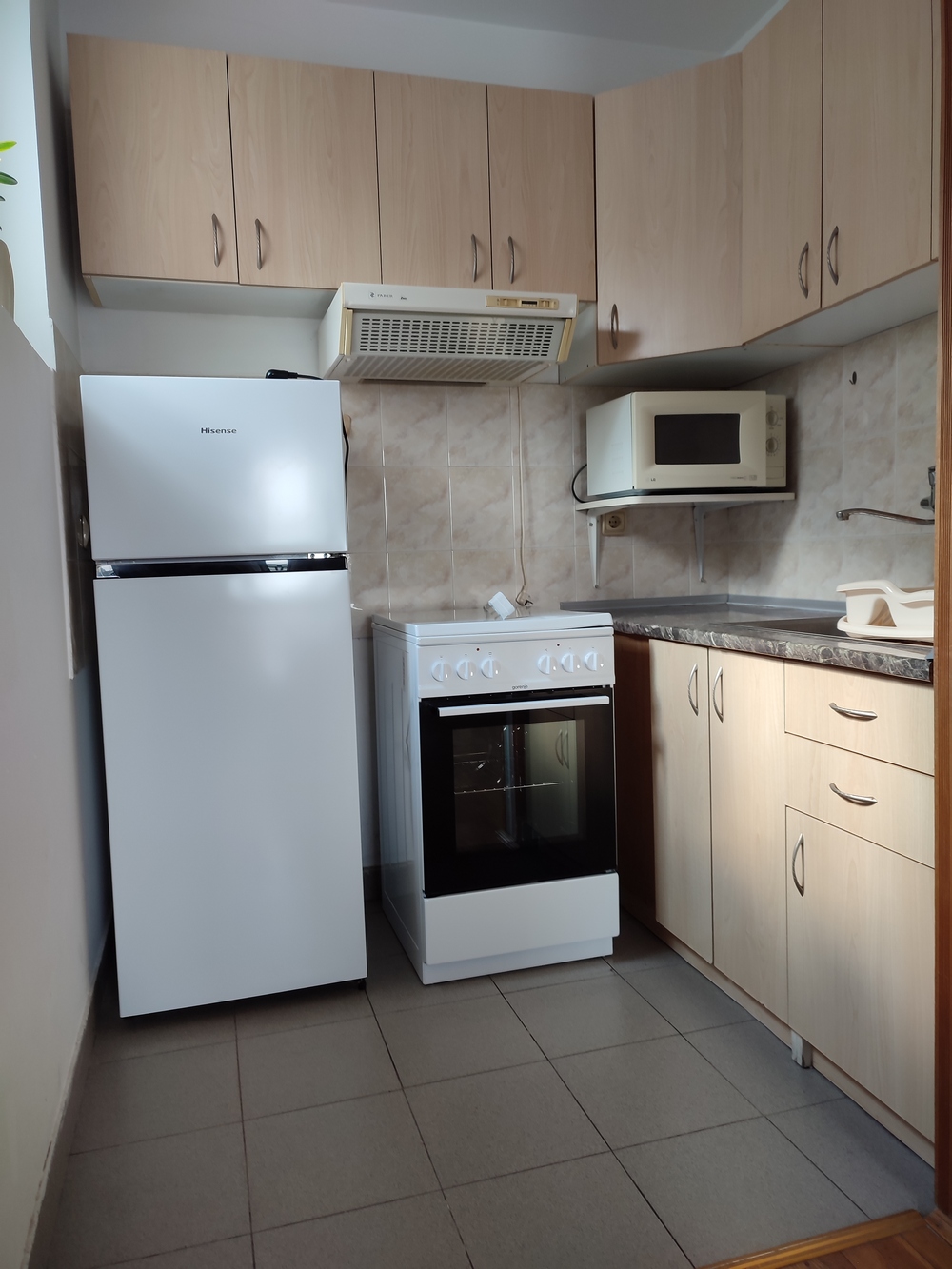 Izdajem namešten jednoiposoban stan u Novom Sadu 3